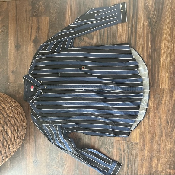 Lot of 3 Long Sleeve Men’s Button Down Tommy Hilfiger Shirts Size XL - Picture 6 of 8